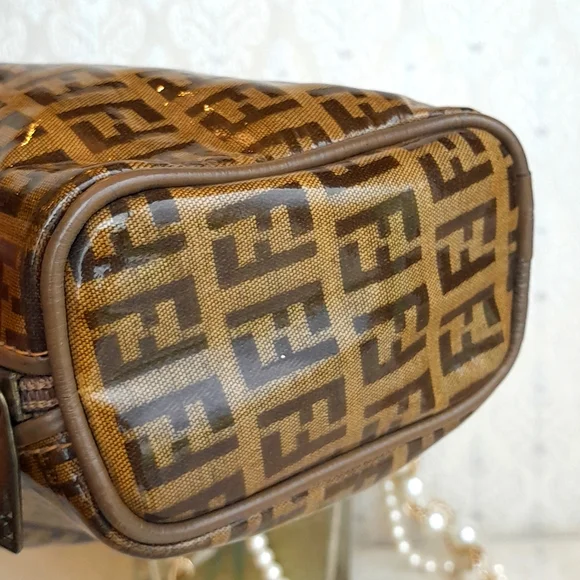 Fendi Cosmetic Vintage Medium Beauty Pouch! - Picture 8 of 9